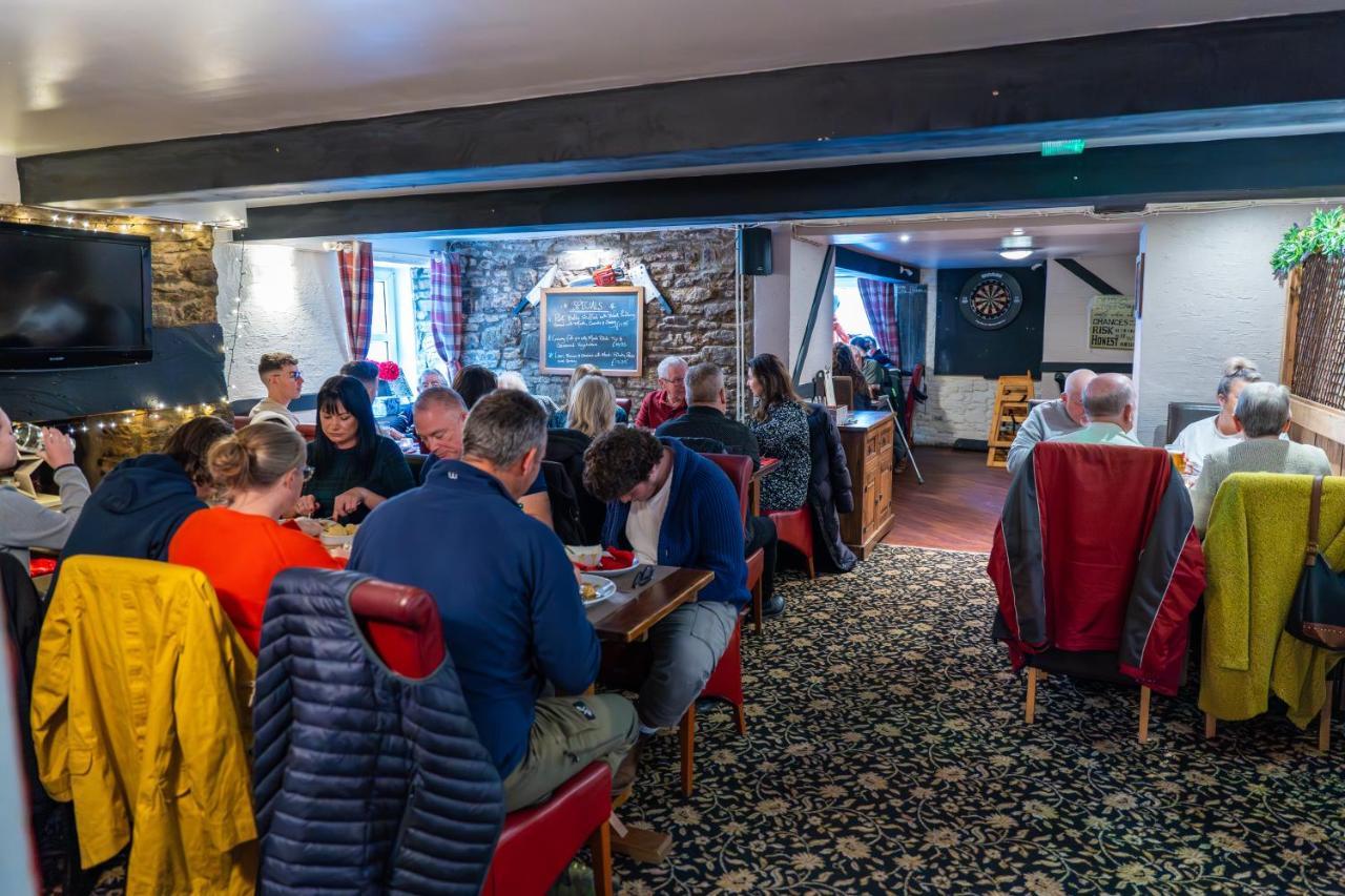 The Cock Hotel Bronllys Eksteriør billede